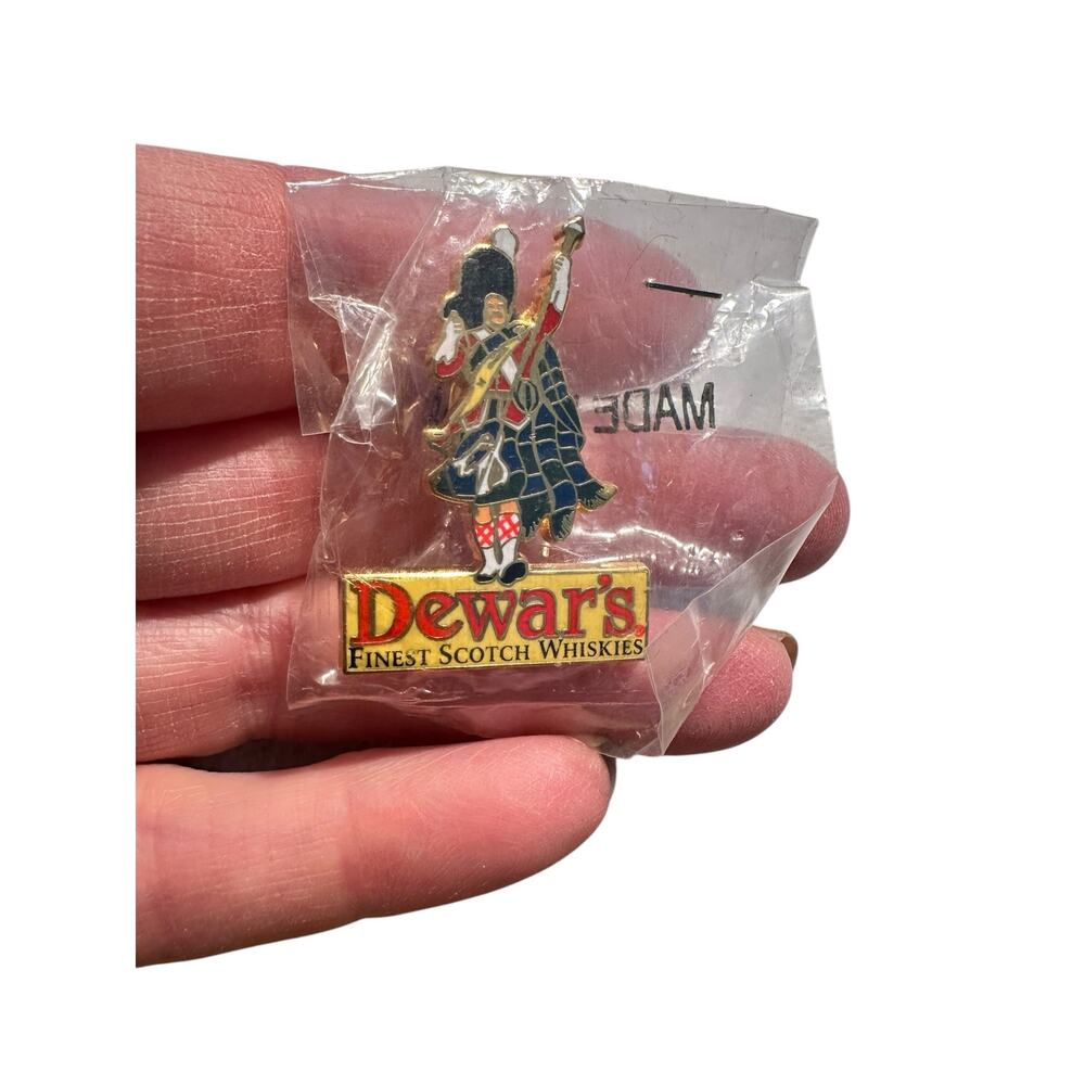 Vintage DEWAR'S Collectors Scotsman Logo Scotch Whiskey‎ LAPEL PIN TIE TAC New!